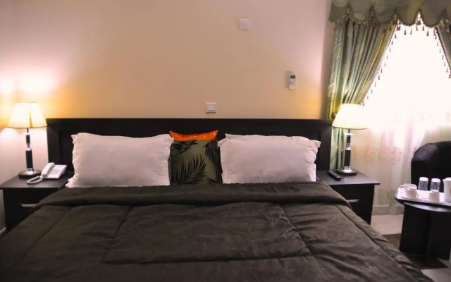 Auris Court Suites & Apartment