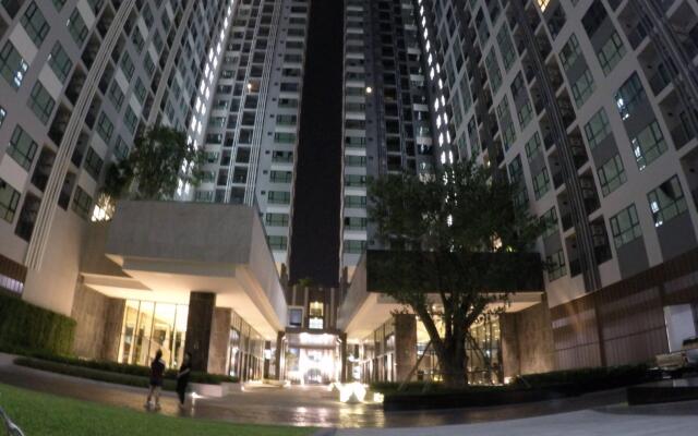 Отель The Base Central Pattaya Sea View вид на фасад