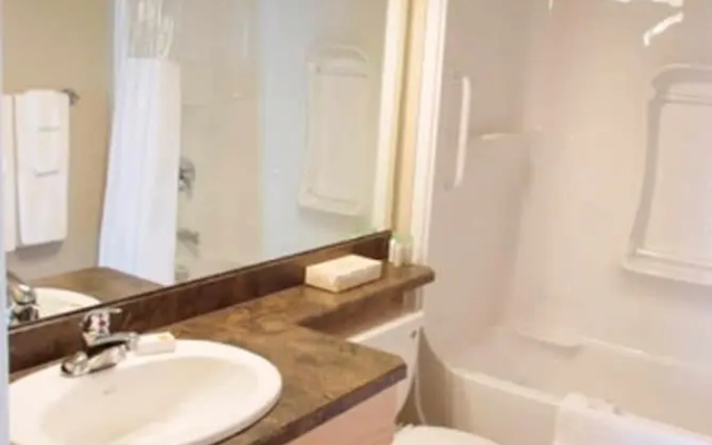 Obasa Suites @ The Hallmark