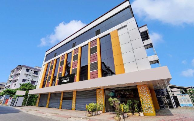 Super Townhouse Ernakulam North