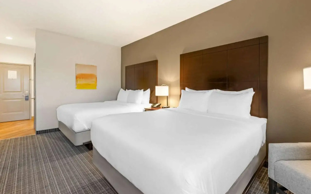 Comfort Inn & Suites Verona at Turning Stone Resort Casino