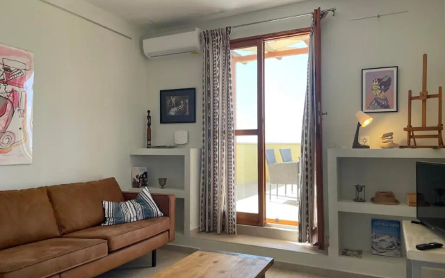 2 Apartments Sharing Garden and Pool