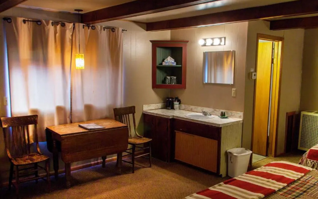 High Country Motel and Cabins