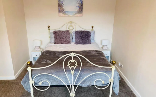 Farnham 3 Bed House