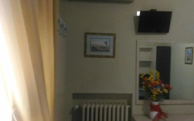 R&B Hotel