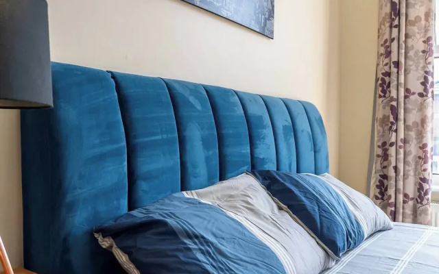 Elegant 3BR Victorian Retreat, Free Parking