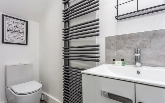 St Meddans Mews - Donnini Apartments