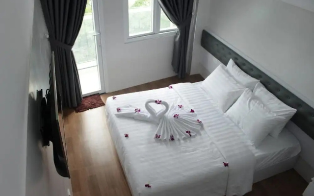 Dragon Hotel 1