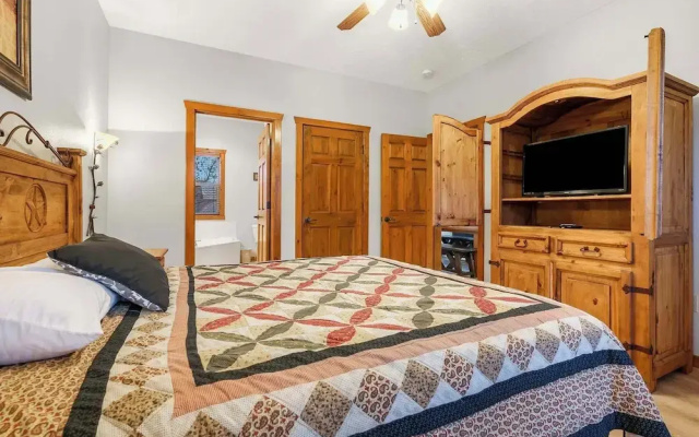 Kemper's Cabin in the Ozarks - Onsite Amenities