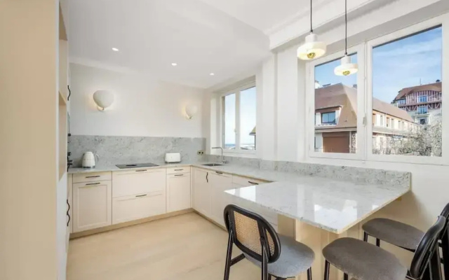 Luxury sea View 3br-2ba With Services in Deauville