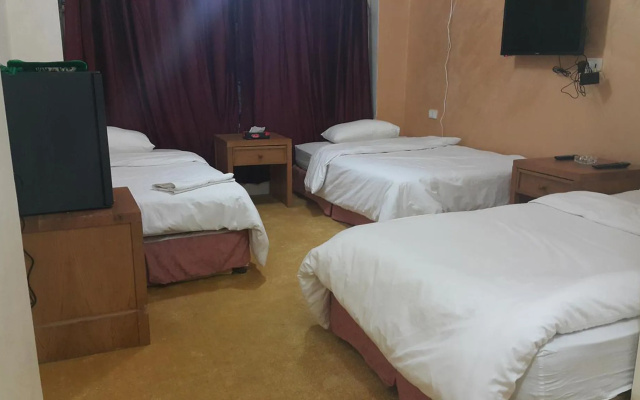 Al-Houriat Hotel
