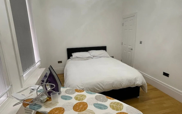 Charming 1-bed Apartment in Wolverhampton