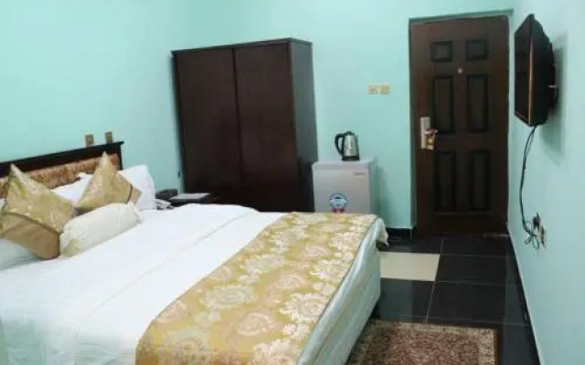 Kaura Hotel and Suites