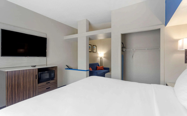 Comfort Inn & Suites Memphis East