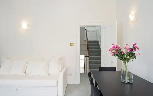 Sophisticated 2-bed, 2-bath apt in Chelsea