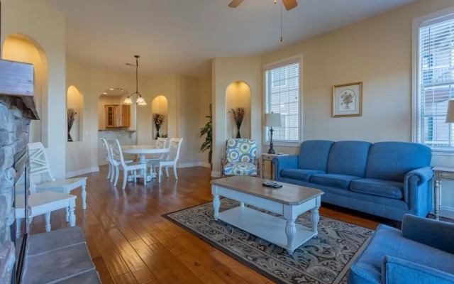 Mountain Breeze 2 Bedroom Condo by Redawning