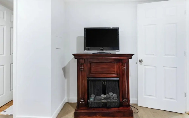 Fresh 2BR Duplex Pets Welcome