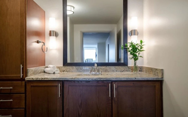 26th FL Bold CozySuites w/pool, gym, roof