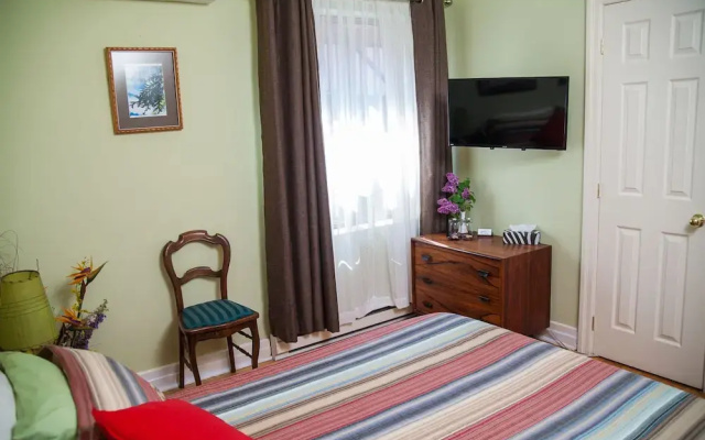 Maison Des Jardins B & B