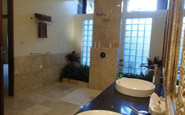 Aloka Bahari Villas