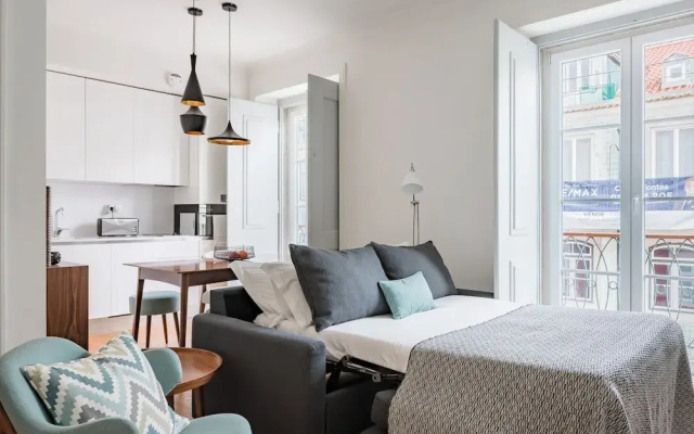 Lis001 · Mid-century Inspired Apartment With River Views