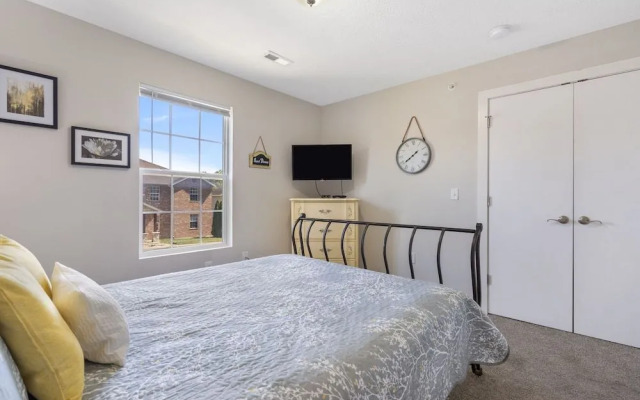 Canyon Wall Retreat