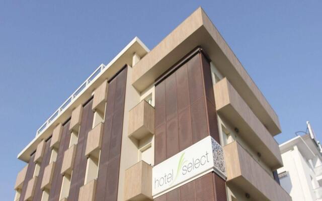 Отель Select Suites & Spa Риччоне вид на фасад