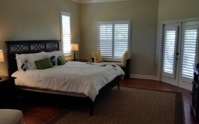 1261 Laurel Ct