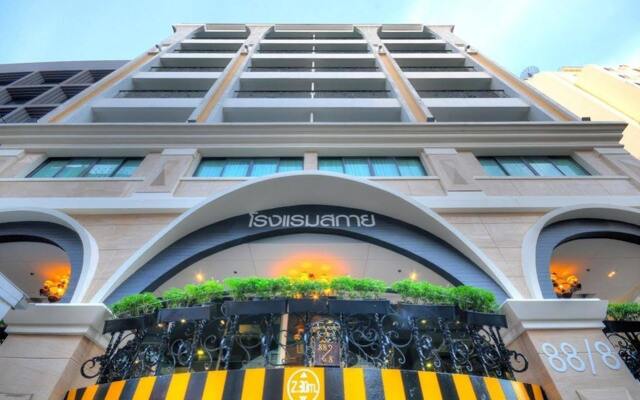 Отель Aspira Skyy Sukhumvit 1 Бангкок вид на фасад