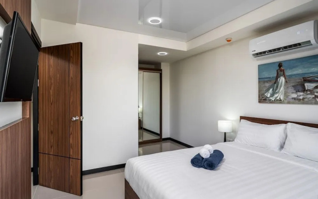 Naiharn Pearl Condo Hotel by Villacarte