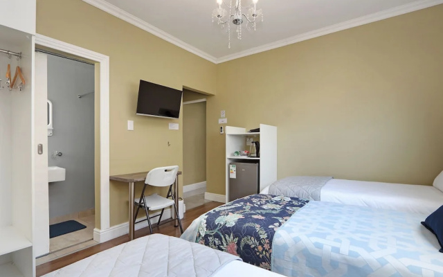 Camdene Guesthouse and sc apartments