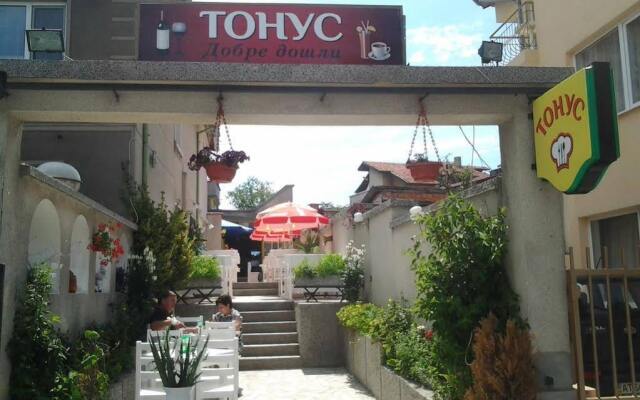 Отель Tonus Guest House Болгария, Аврен - отзывы, цены и фото номеров - забронировать отель Tonus Guest House онлайн вид на фасад