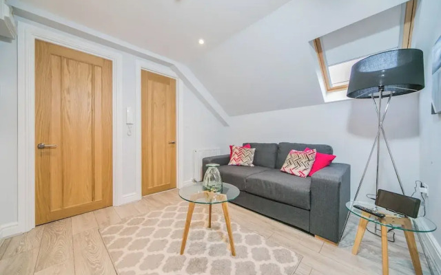 Flat 14 Helena House, 1-bed, Sleeps 3, Parking