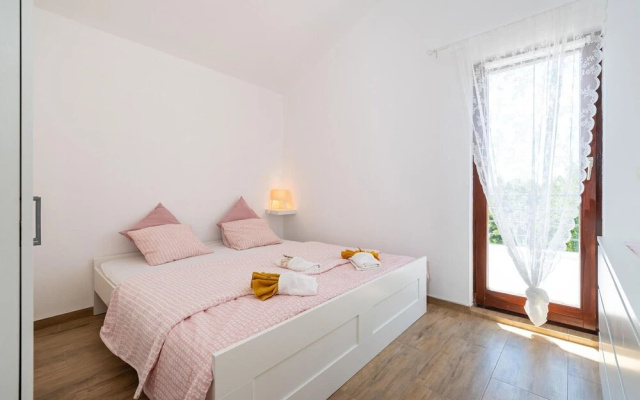 Nice Apartment in Maslenica With 2 Bedrooms and Wifi