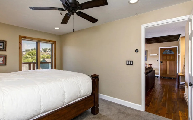 Quitting Time 3 Bedroom Condo by RedAwning