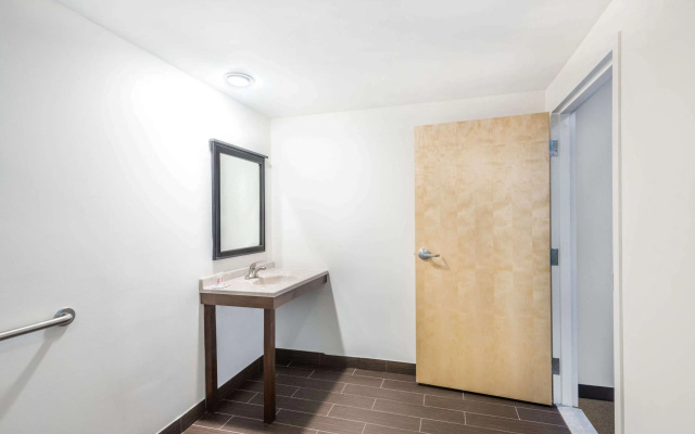 Howard Johnson by Wyndham Quincy/Boston