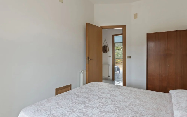 Valley-View Villa in Trabia with Swimming Pool