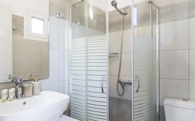 Olive Grove Beachfront Apartments & Suites