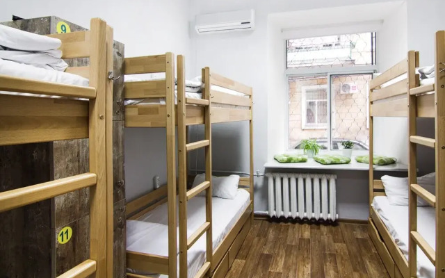 Hostel51