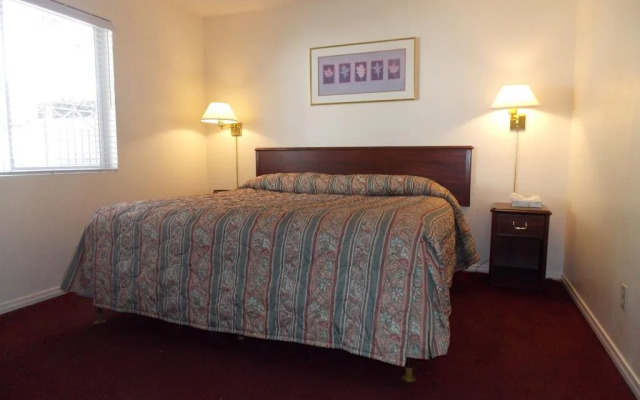 Vintage Lakeside Inn
