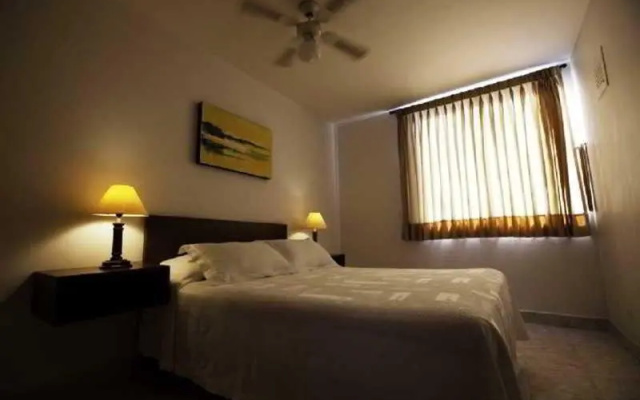 Travelers Edificio Rayda
