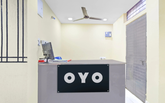 Hotel O by OYO HOLIDAY STAR IN Nampally Railway Station