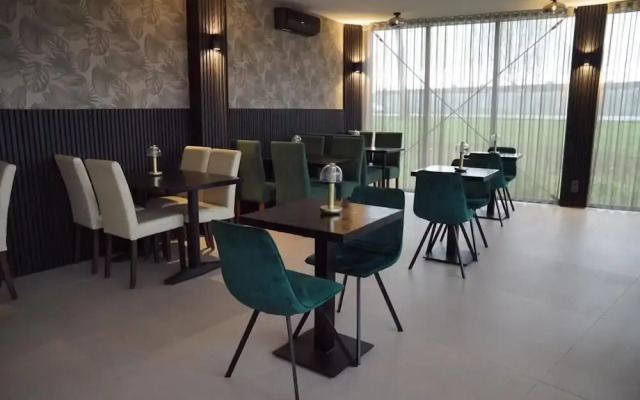 Ma Airport Hotel