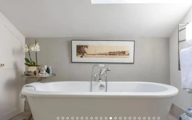 Magenta 3 Bedroom Home by Battersea Park