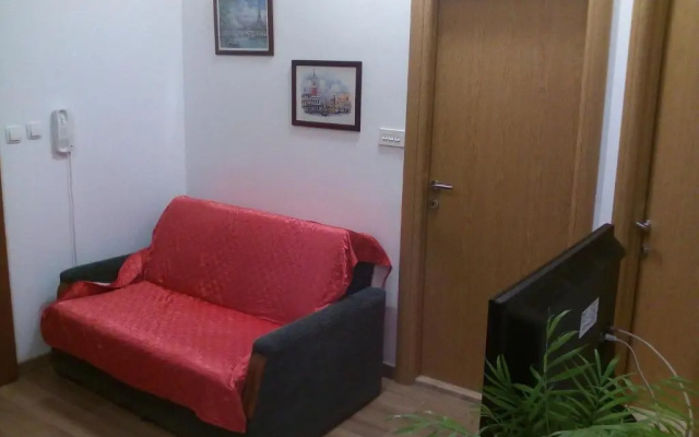 Apartment Yelena Rose West