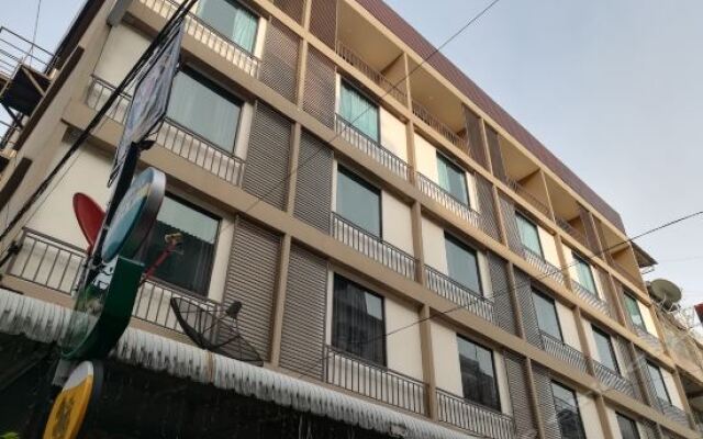 Отель Icheck Inn Nana Бангкок вид на фасад