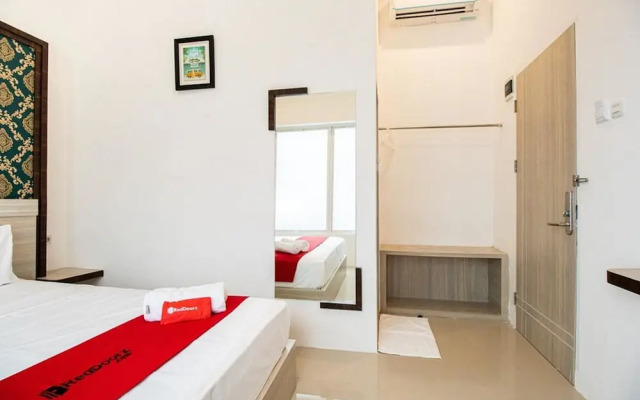 RedDoorz Plus @ Centrium Katamso Medan