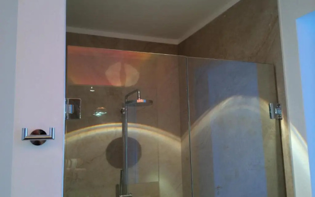 Zeno Suites