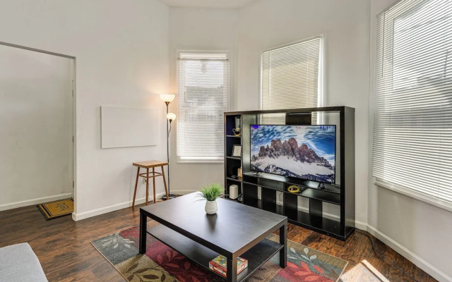 Spacious & Central! Pet-friendly Emeryville Home