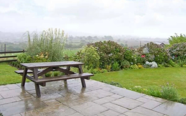 Ymwlch Bach Farmhouse